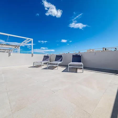 Appartamento Buena Vista, Panoramic View Penthouse With Pool - By Oyoostays