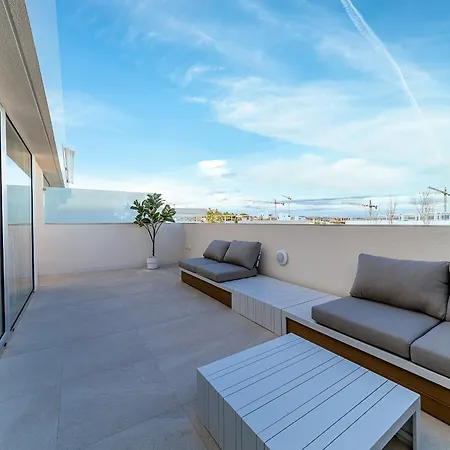 Buena Vista Penthouse - By Oyoostays