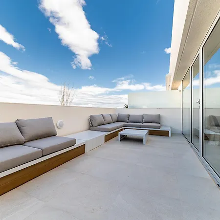 Appartamento Buena Vista, Panoramic View Penthouse With Pool - By Oyoostays