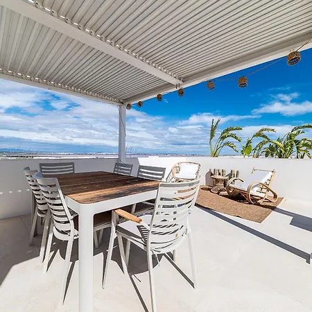 Appartamento Buena Vista, Panoramic View Penthouse With Pool - By Oyoostays Torrevieja